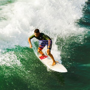 极速电竞赛事：葡超新星若昂-西蒙斯引豪门争夺 曼市双雄紧盯8000万欧元解约金条款